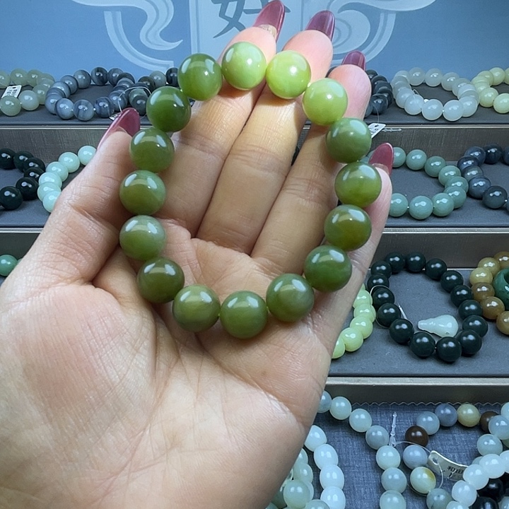 大***.和田玉未镶嵌手链