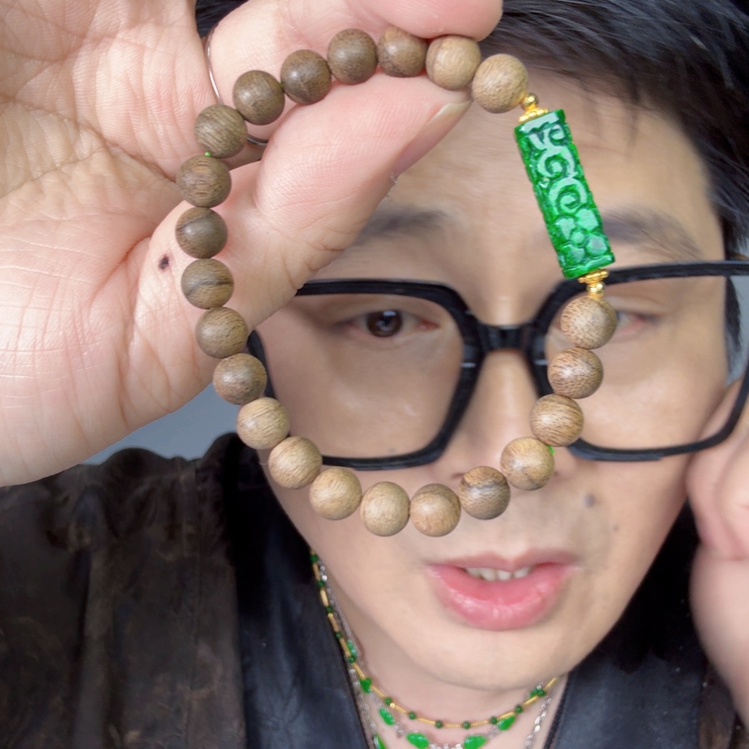 翡翠18K金镶嵌颈饰一件
