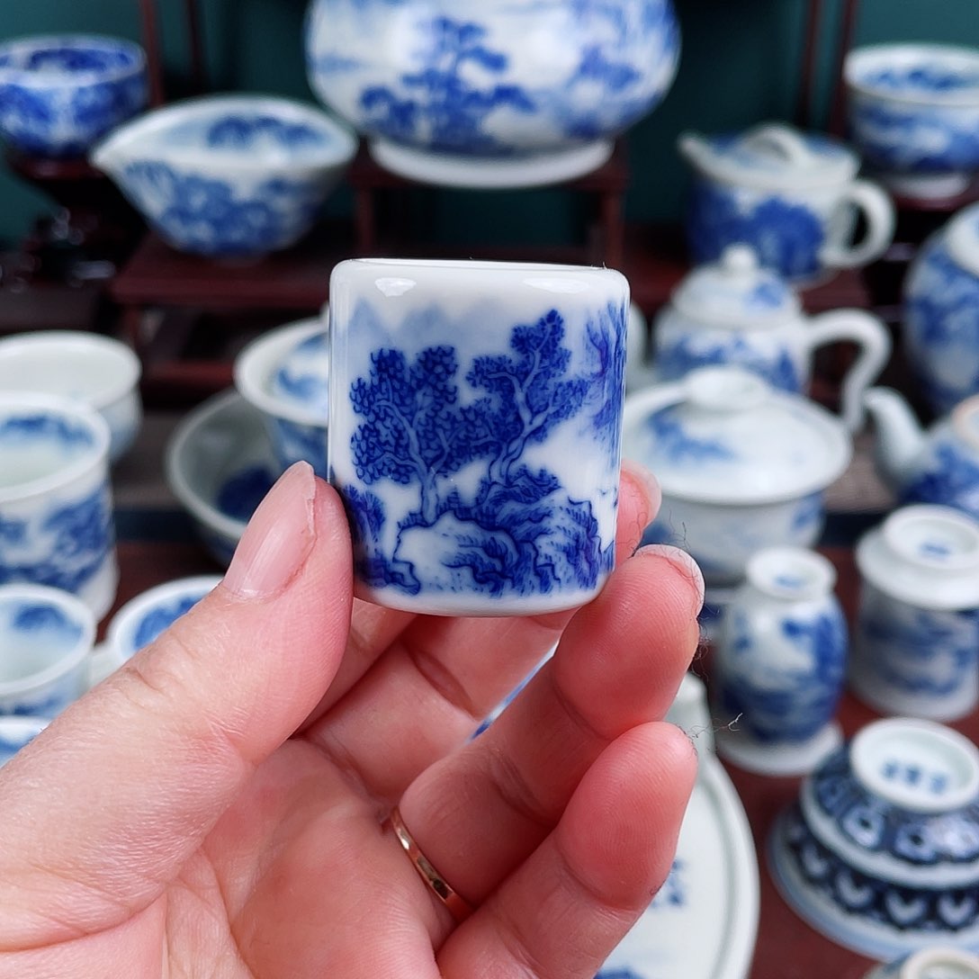 手工手绘青花。青花