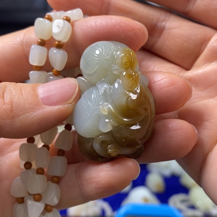 和田玉挂件未镶嵌齐**黑