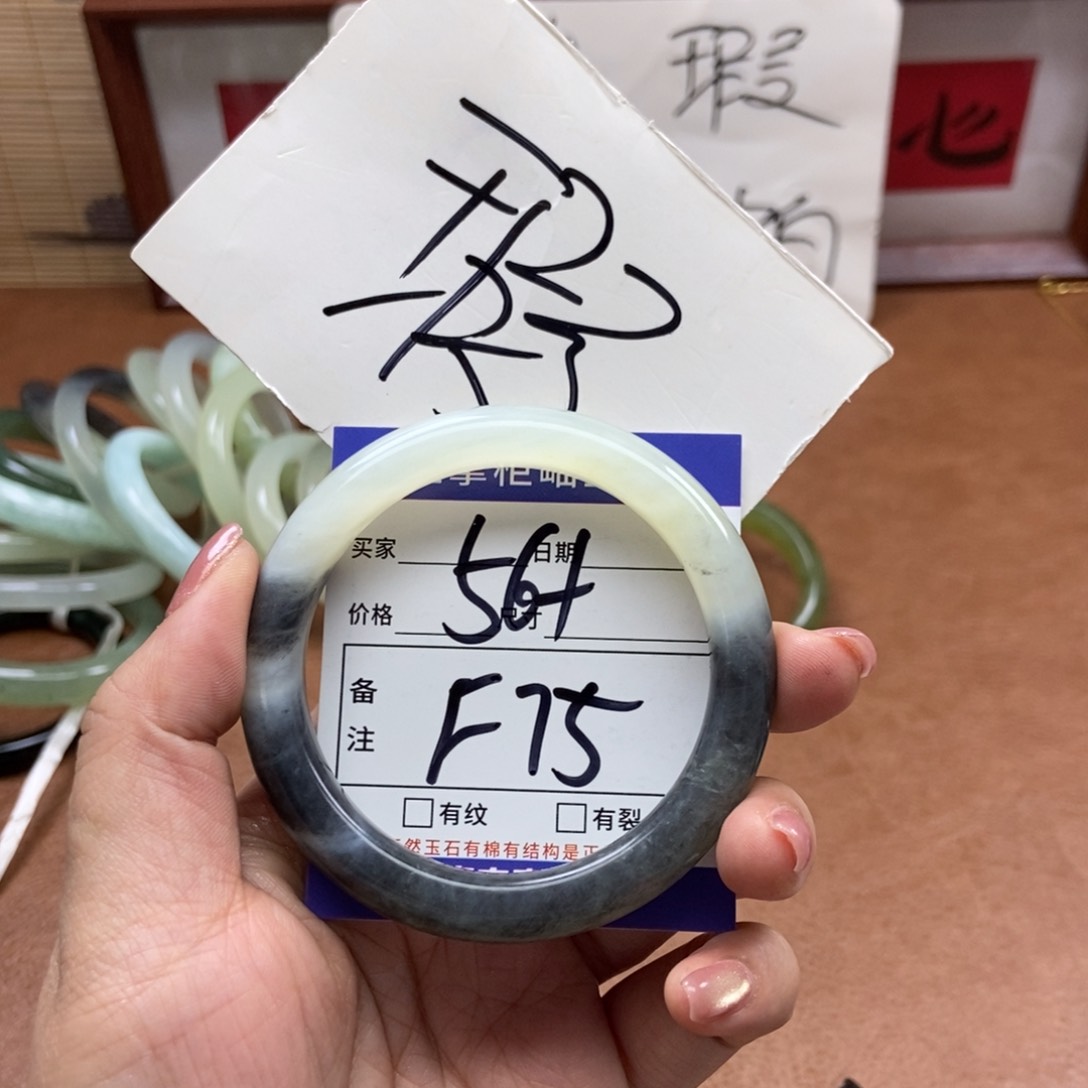 岫玉手镯手镯未镶嵌