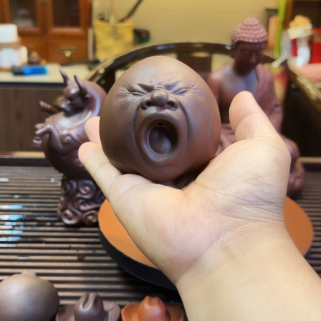 紫砂茶宠摆件。