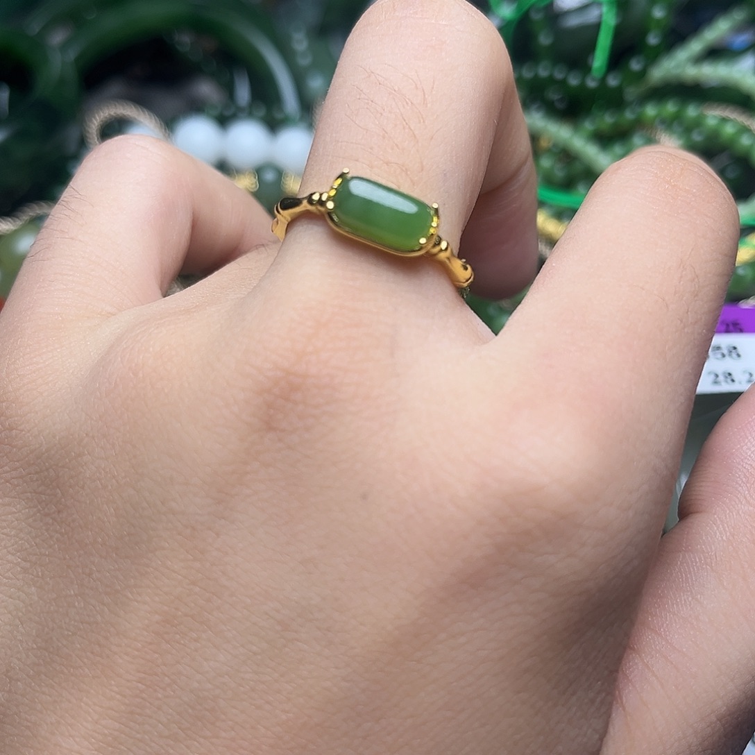 未镶嵌戒指和田玉（碧玉）