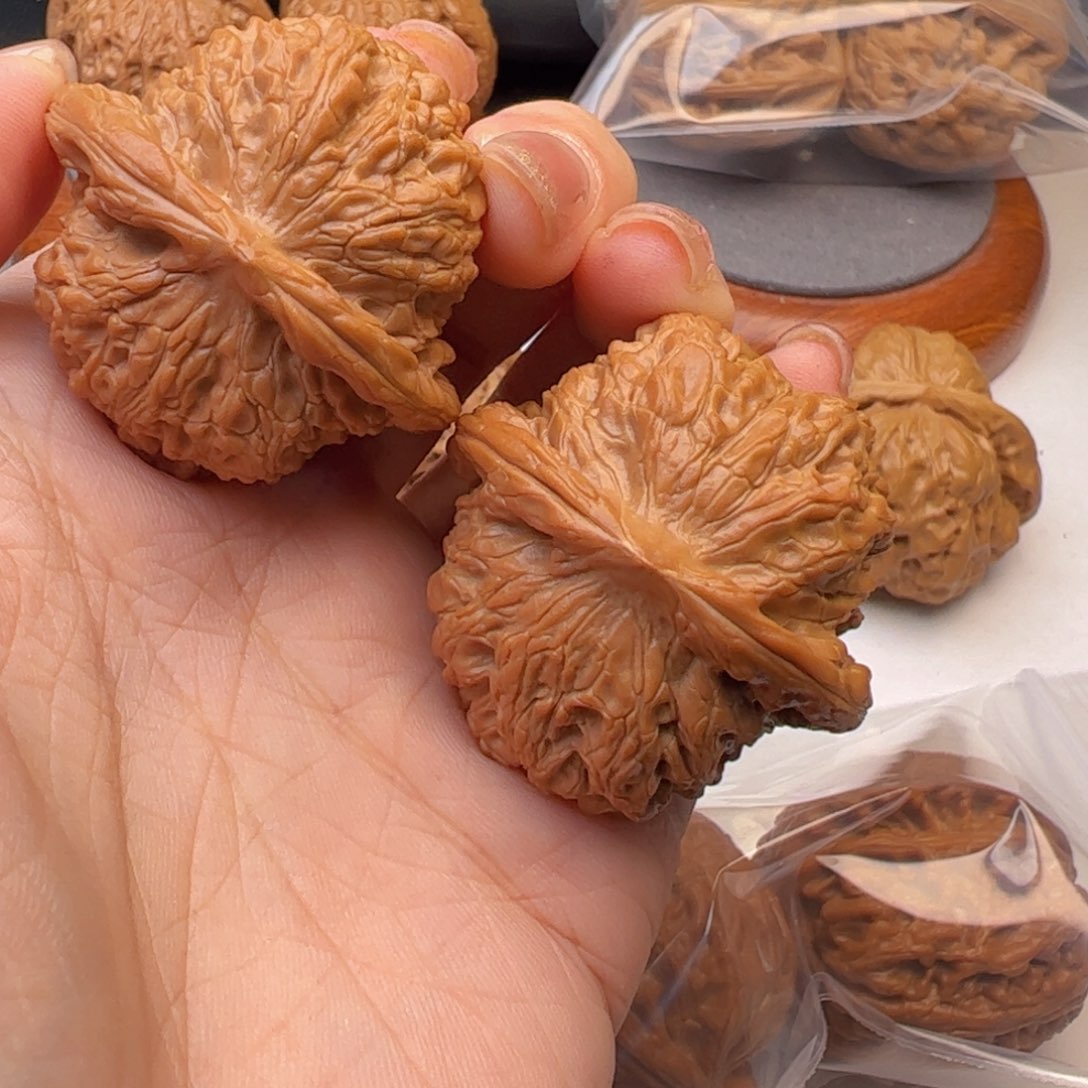 文玩核桃吊坠血麒麟39