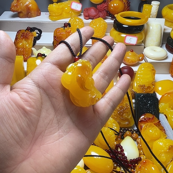 俏色貔貅挂件 服饰配饰