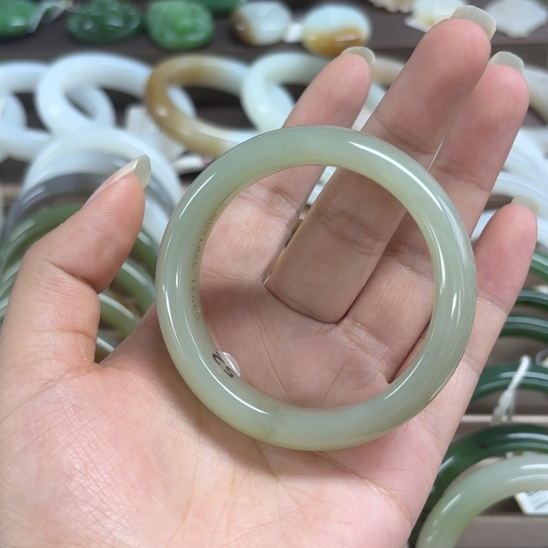 和田玉手镯未镶嵌之*