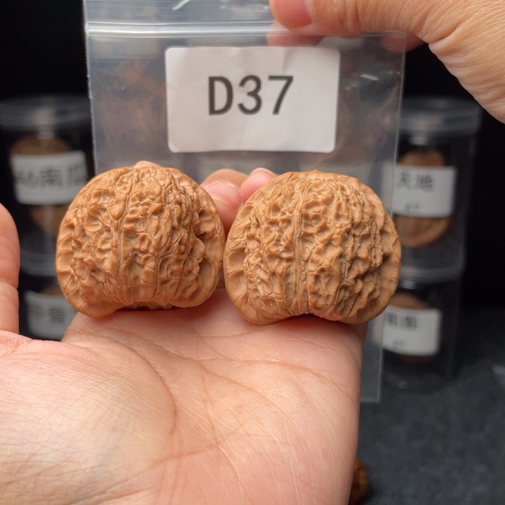 文玩核桃把件血麒麟