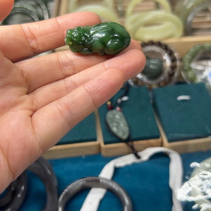 和田玉（碧玉）颈饰未镶嵌貔貅