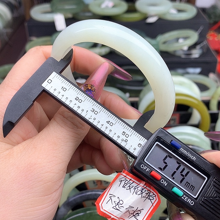 蛇纹石玉手镯未镶嵌566