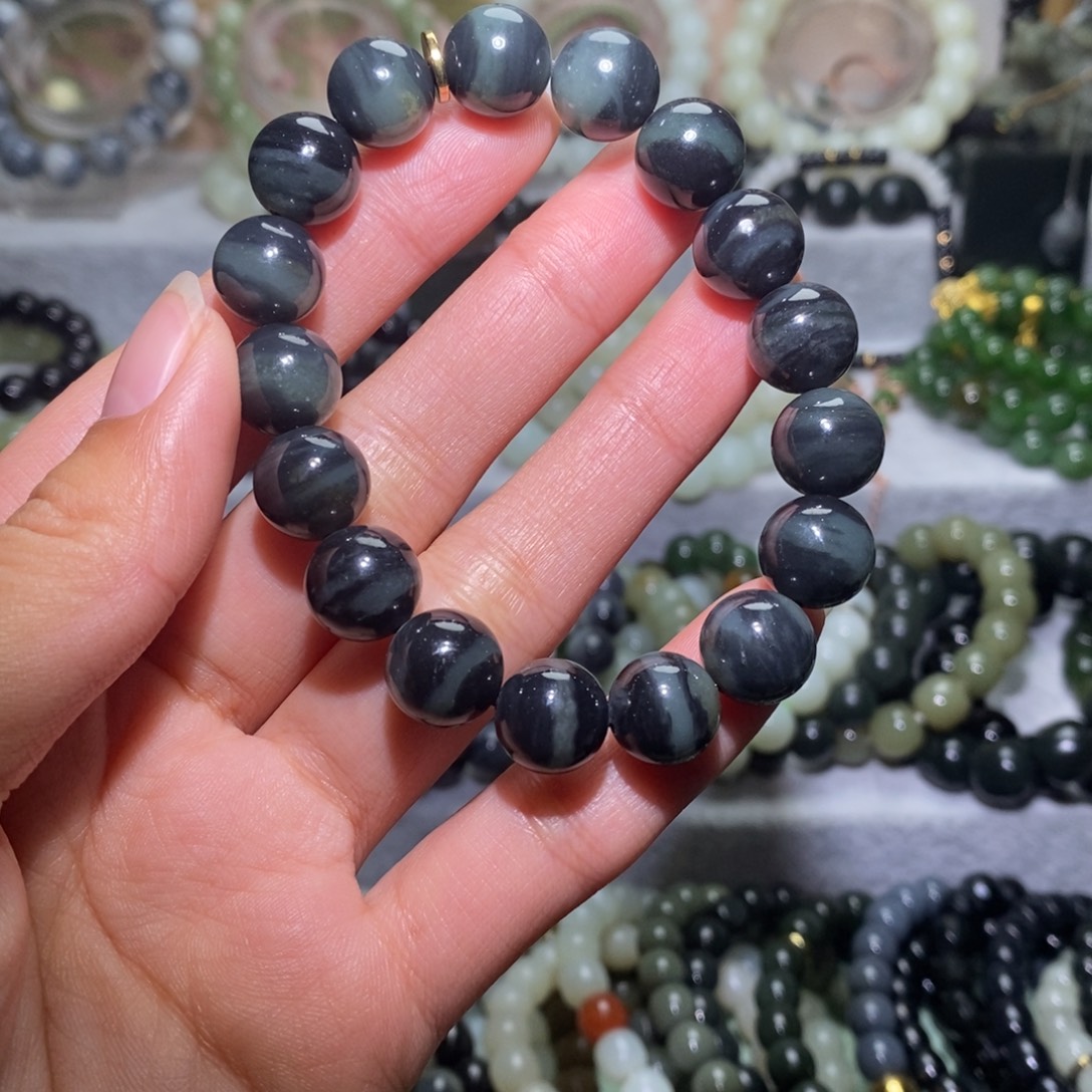 游***客和田玉未镶嵌手链