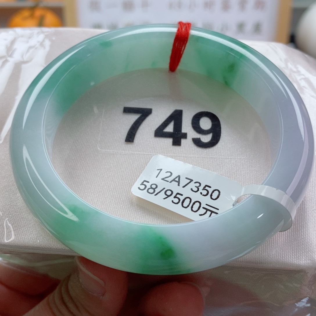 翡翠手镯未镶嵌天然A货翡翠