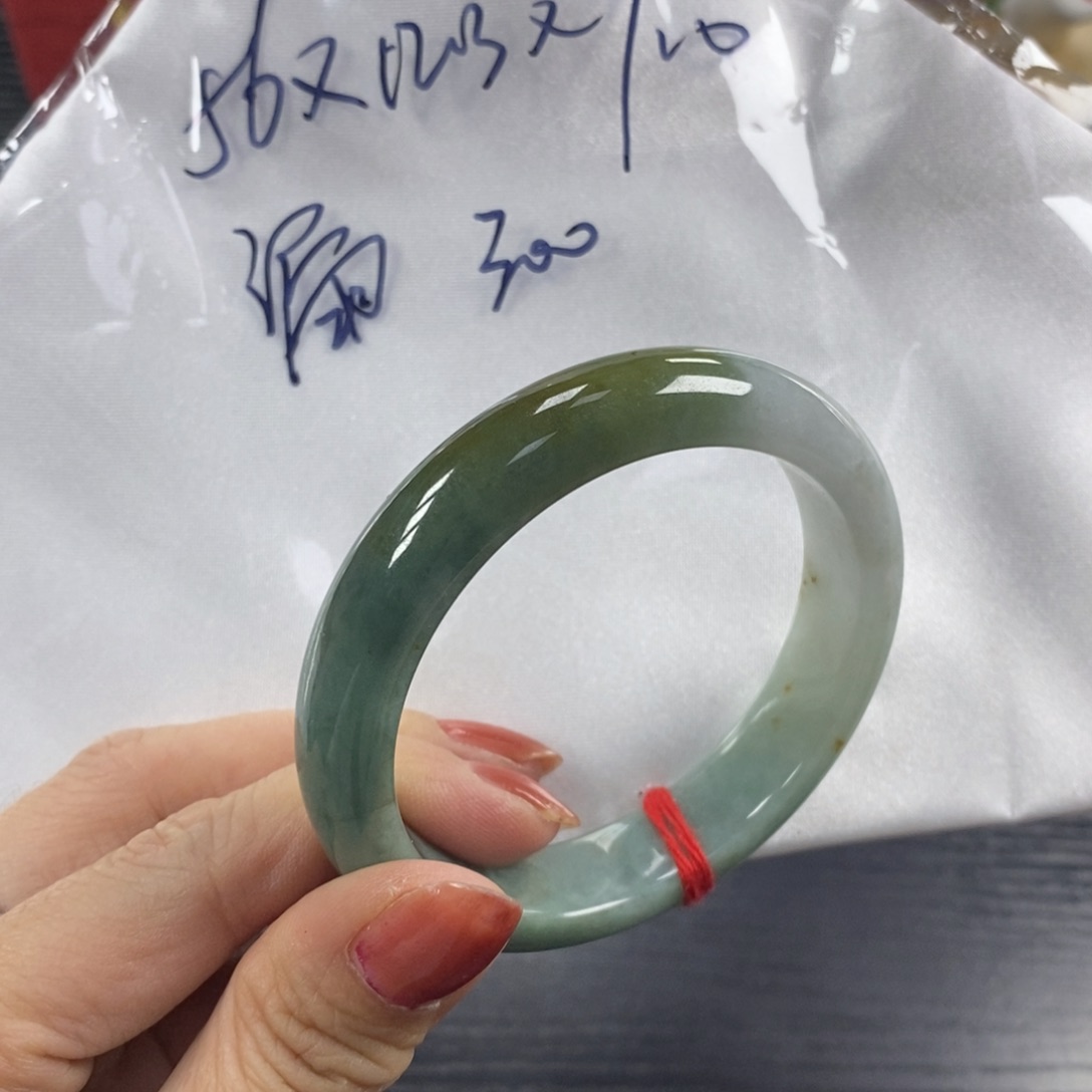 翡翠手镯未镶嵌天然翡翠手镯