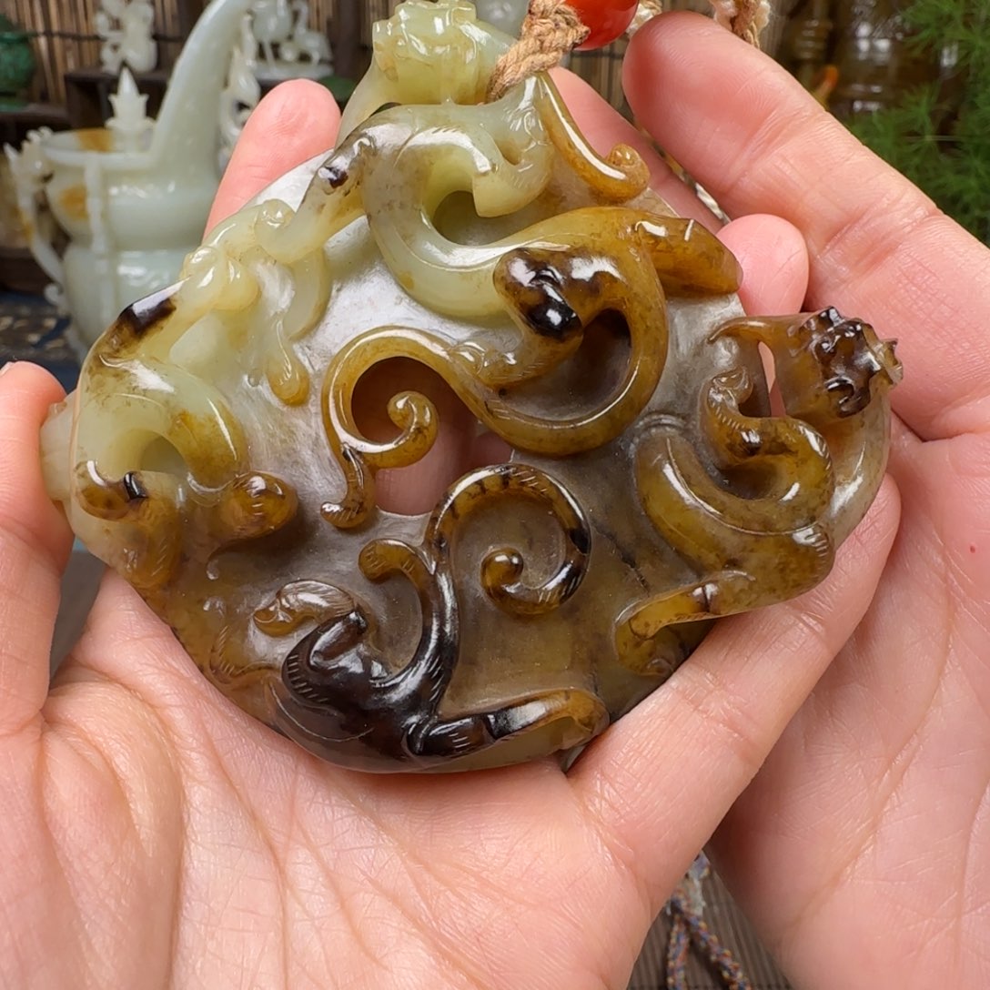 东***南和田玉（糖玉）未镶嵌挂件