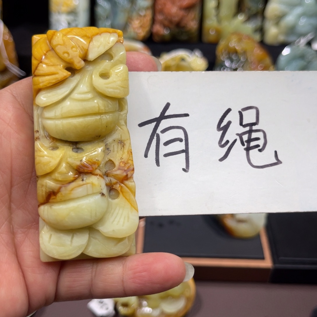 蛇纹石玉未镶嵌颈饰
