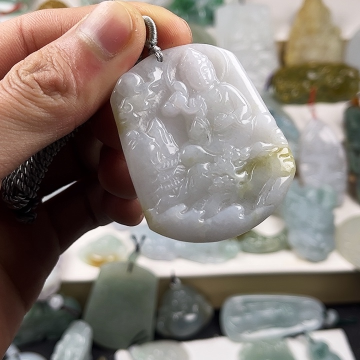 翡翠颈饰未镶嵌翡翠