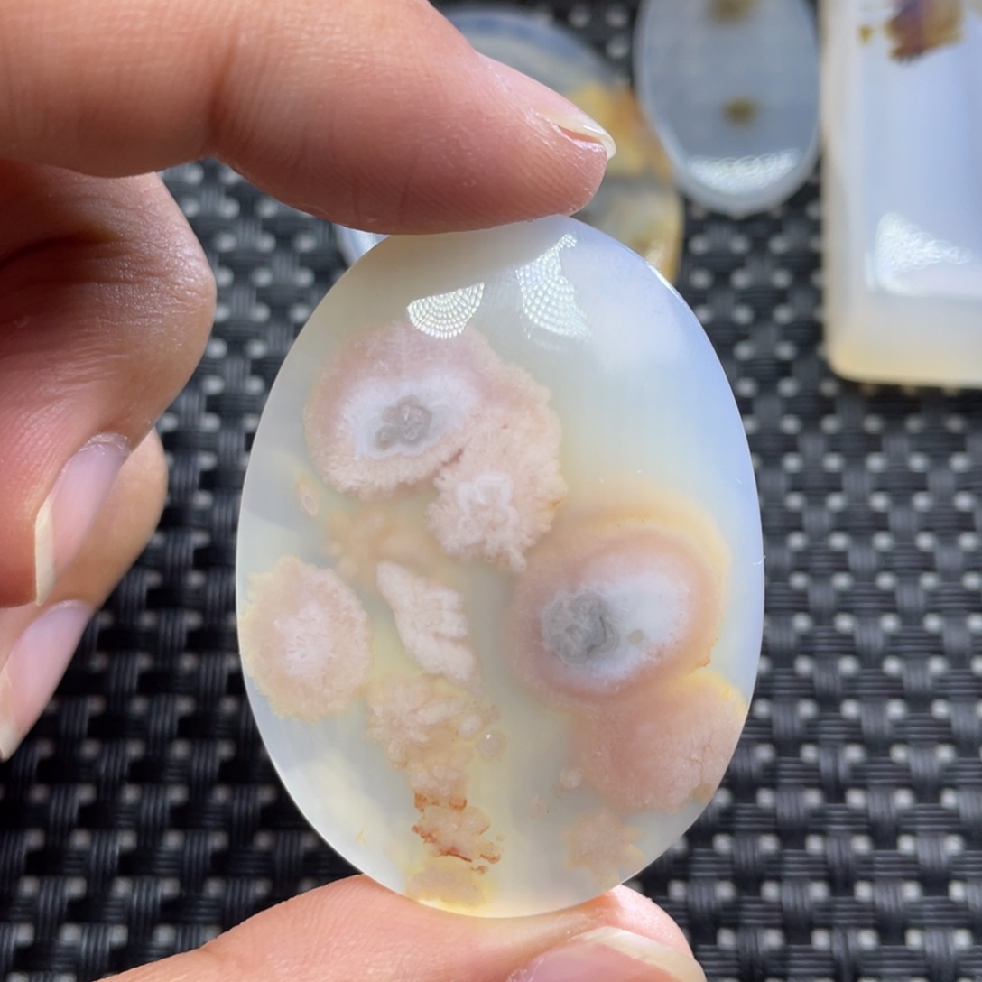 未镶嵌颈饰玛瑙/玉髓阡**北