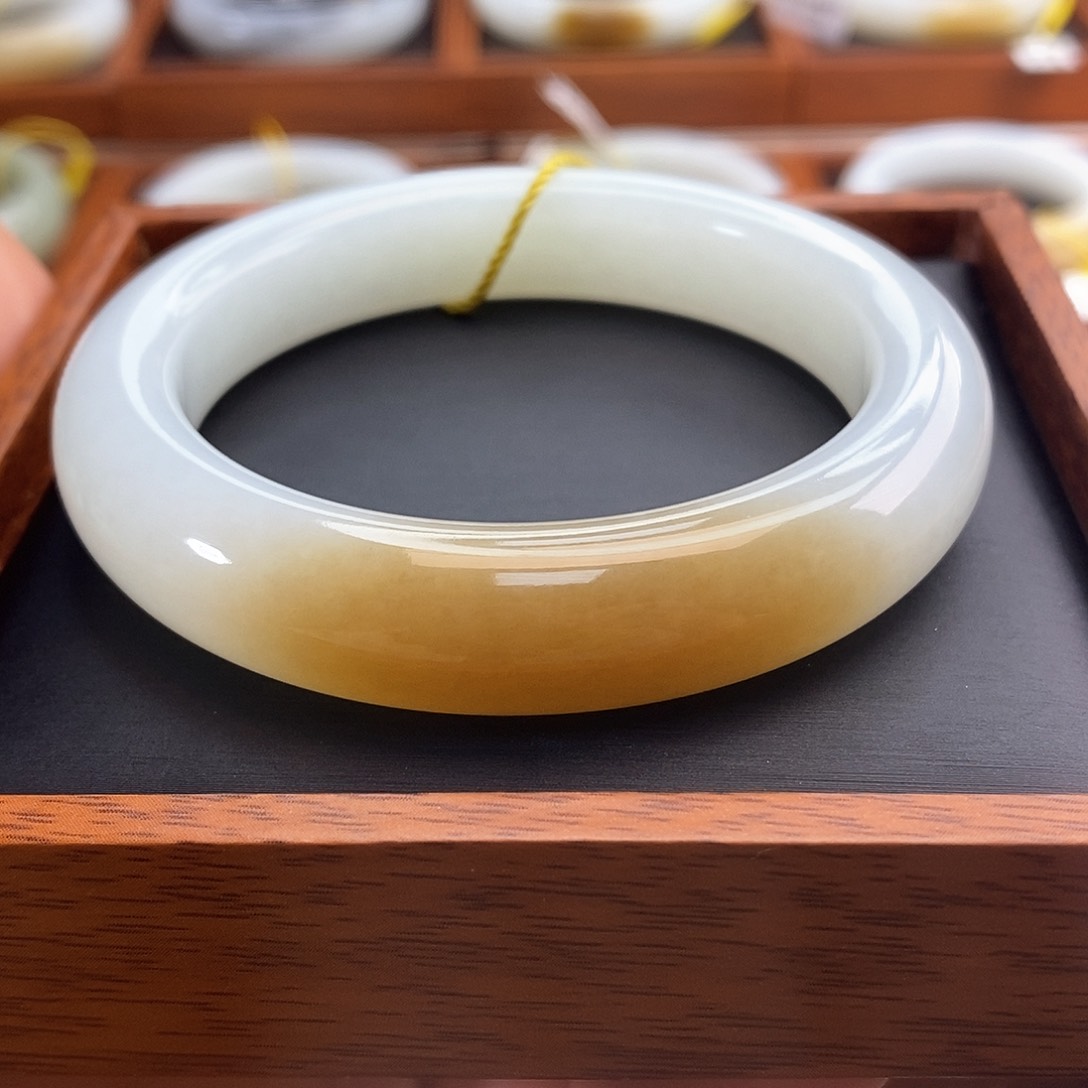 和田玉（糖玉）手镯未镶嵌