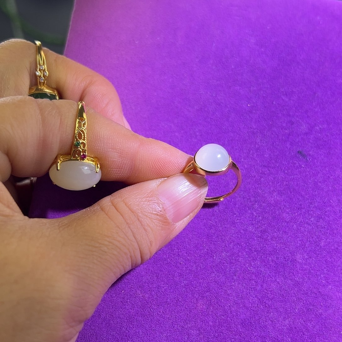 未镶嵌戒指和田玉