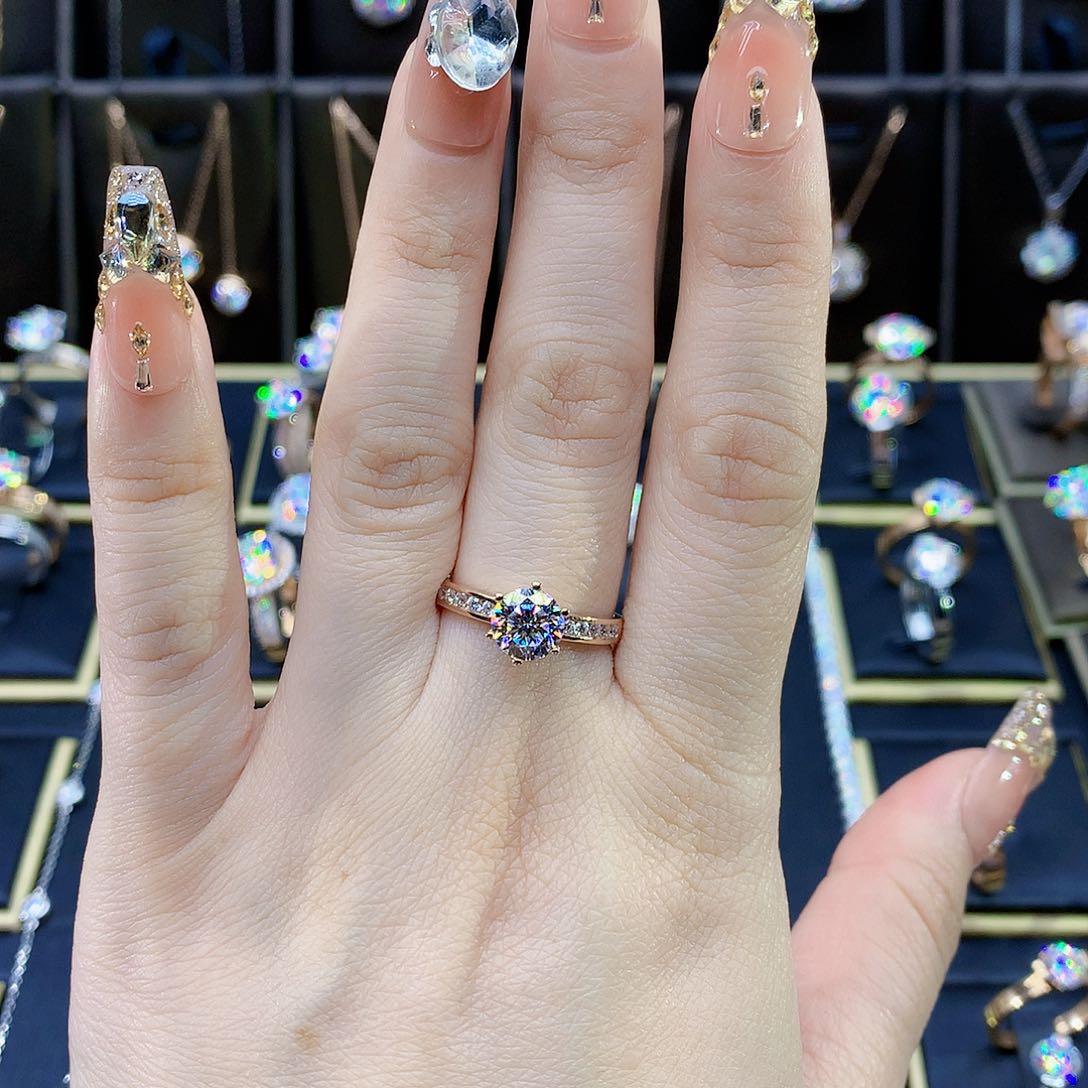 合成碳硅石（莫桑石）戒指/指环18K金镶嵌请***王