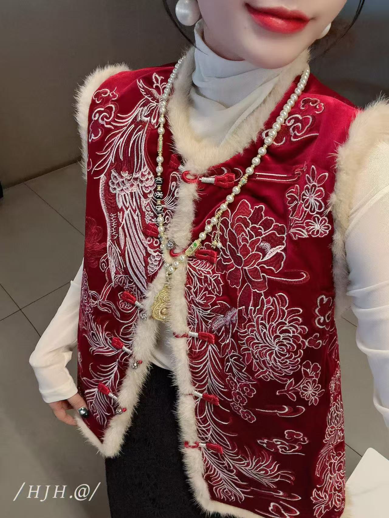 深圳南油乐总-1833款-新中式国风贺岁款凤凰牡丹水貂毛加棉马甲