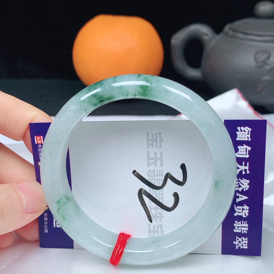 翡翠手镯未镶嵌57圈口
