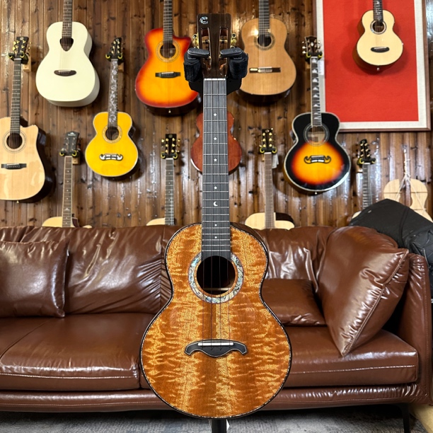 艳阳UKC老曹手工26寸全单虎纹沙比利夏威夷尤克里里进阶成人吉他