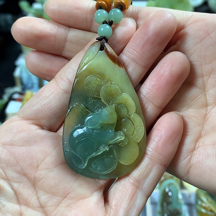 蛇纹石玉手把件未镶嵌