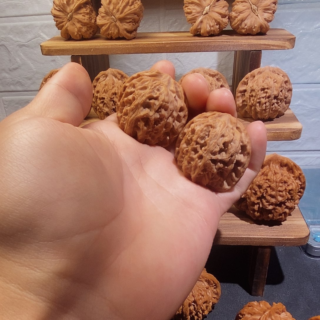 文玩核桃吊坠山地全品红皮苹果园38