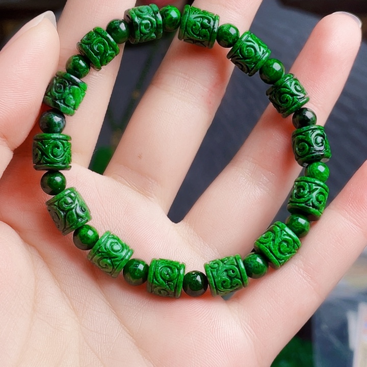 翡翠未镶嵌颈饰多样性