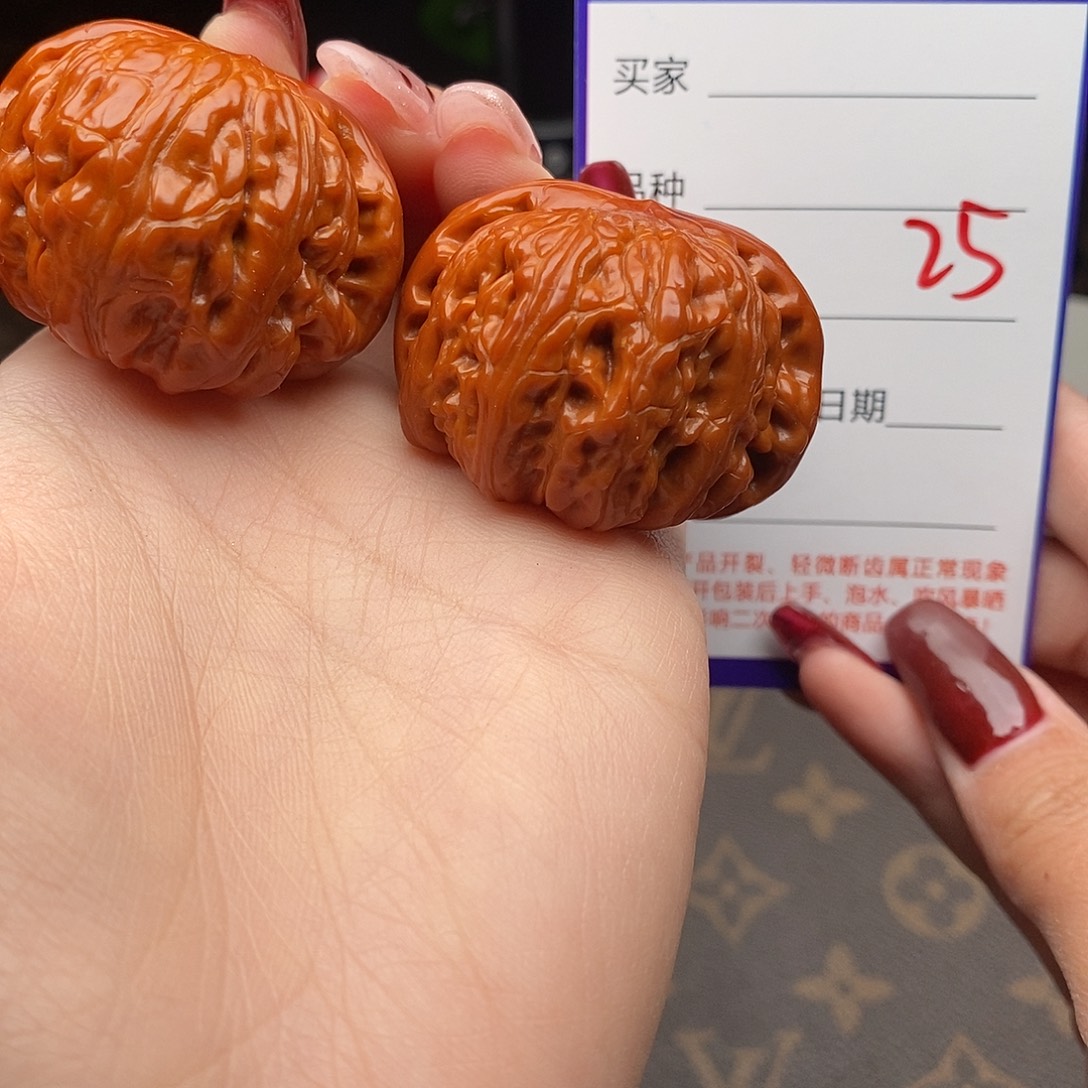 文玩核桃吊坠白狮子25