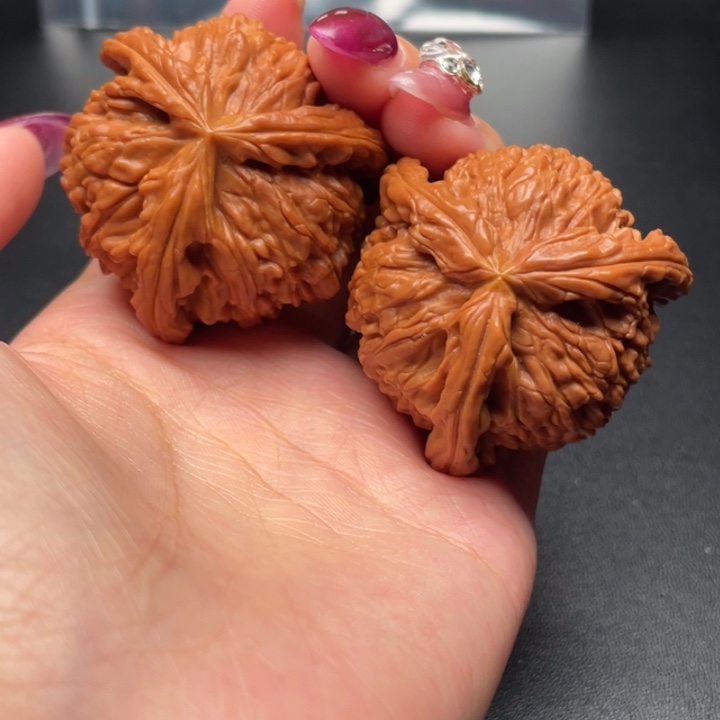 Z***家文玩核桃吊坠白狮子