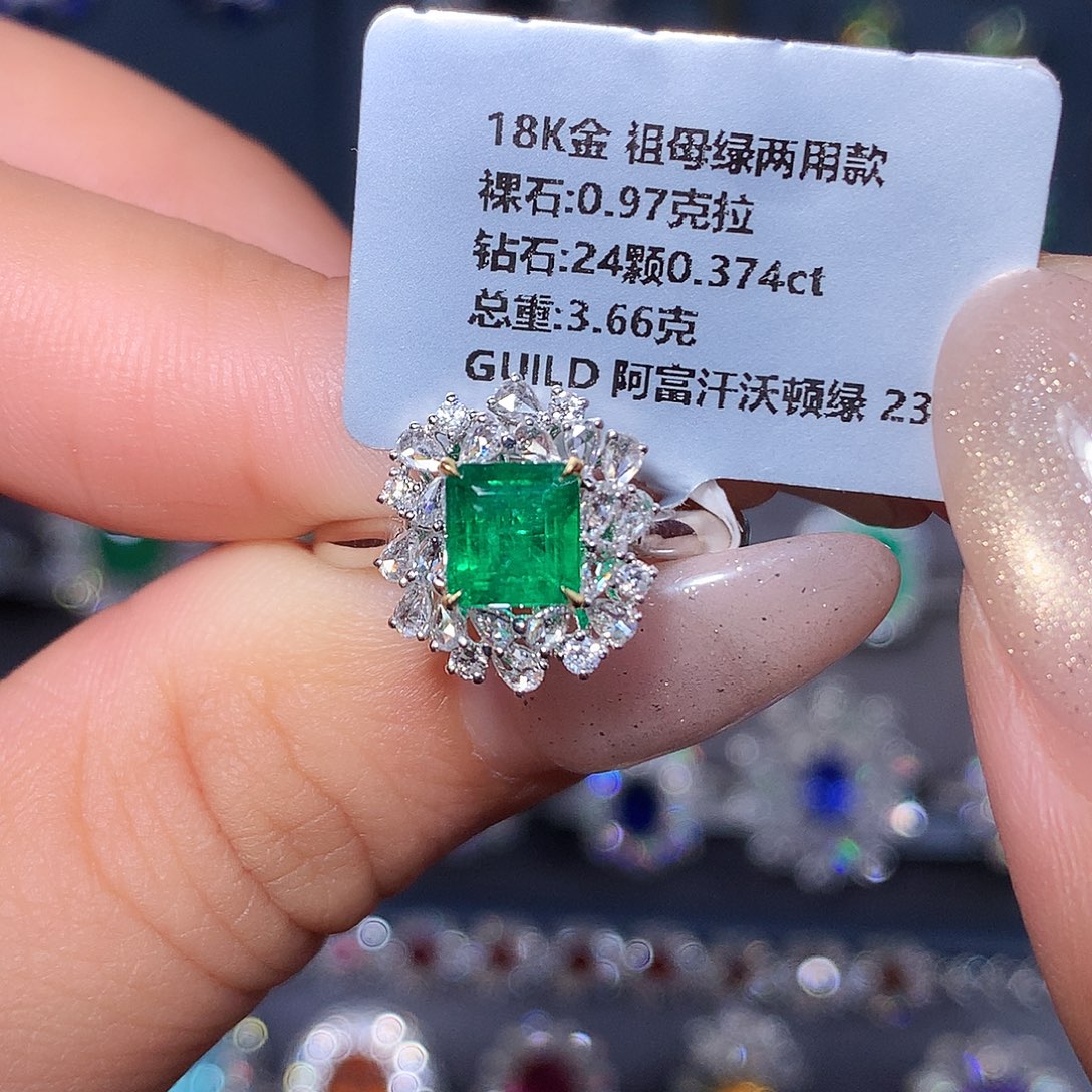 祖母绿戒指18K金镶嵌