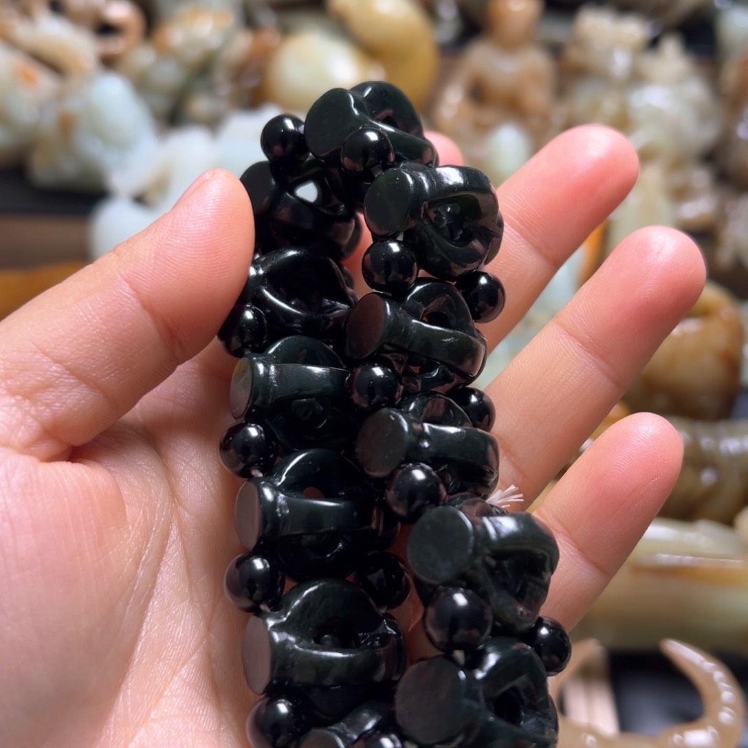 和田玉（糖玉）颈饰未镶嵌