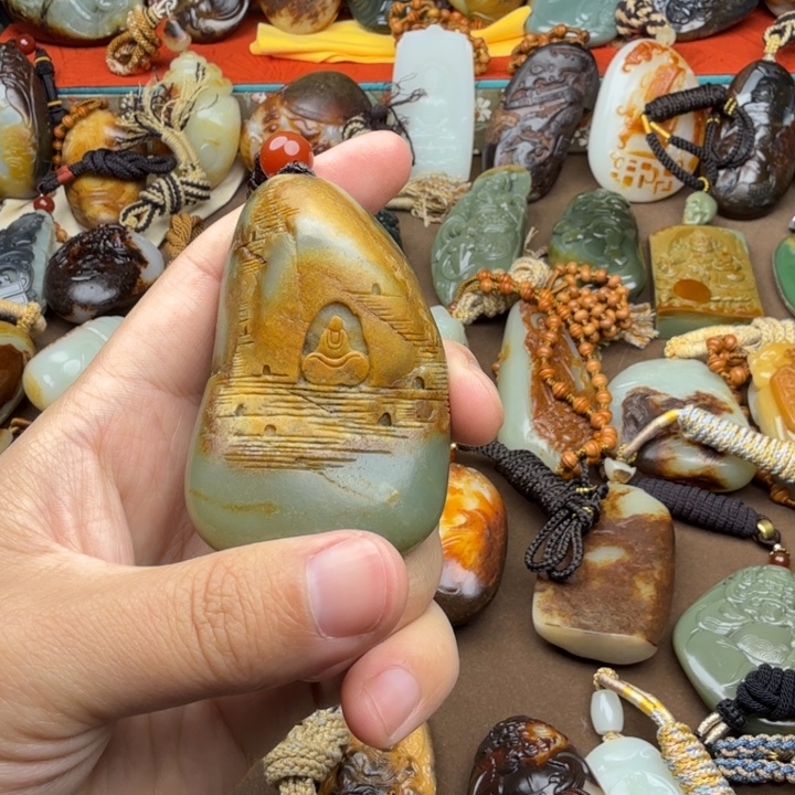 和田玉未镶嵌颈饰