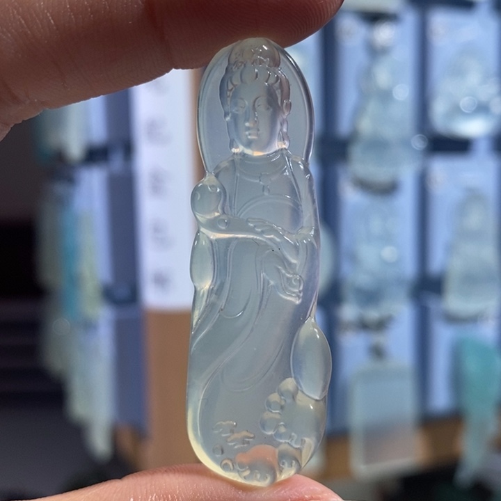 岫玉未镶嵌颈饰吊坠
