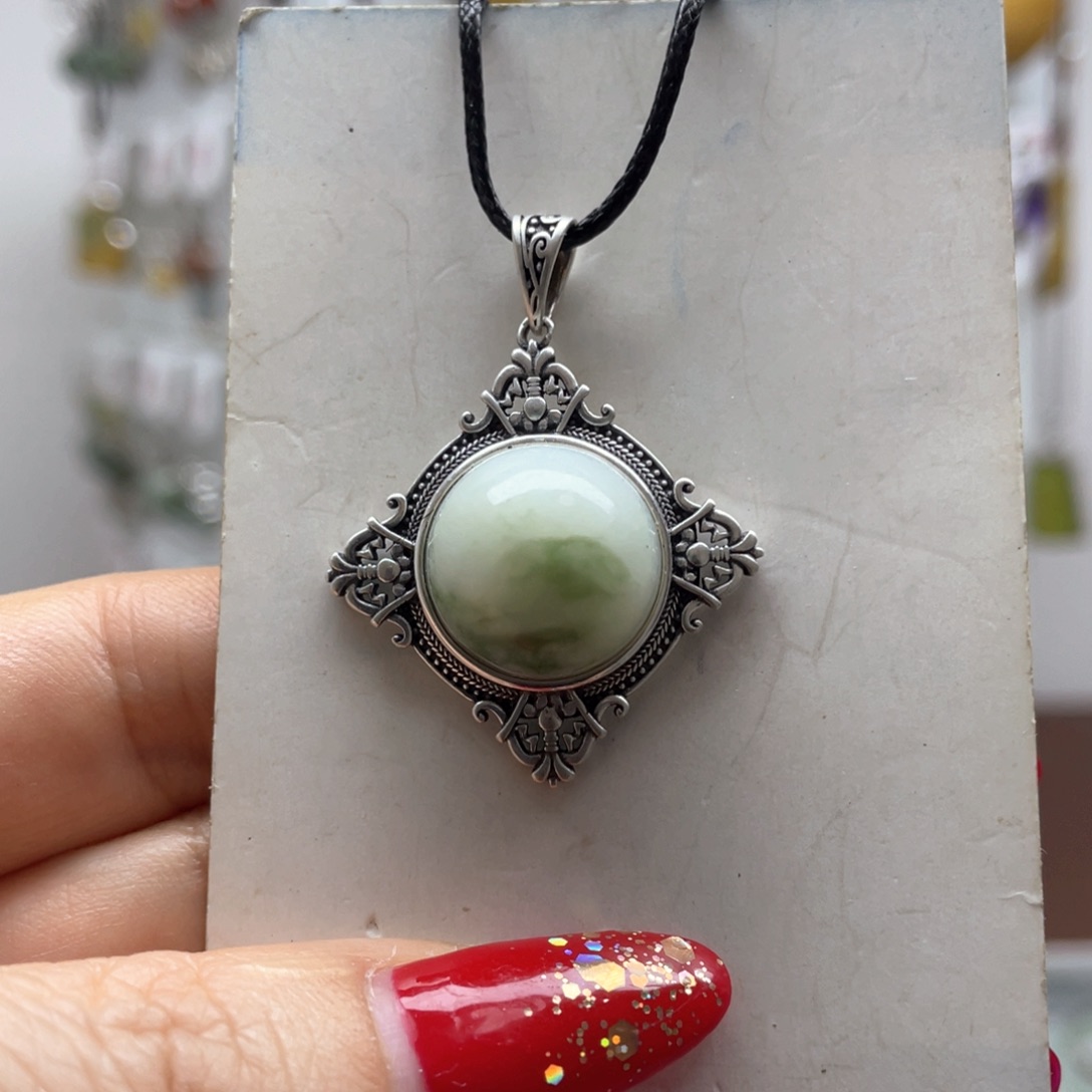 蛇纹石玉吊坠未镶嵌苏*