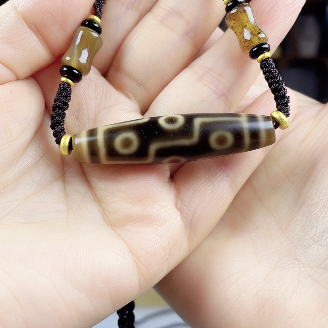 玛瑙/玉髓合金颈饰张魁