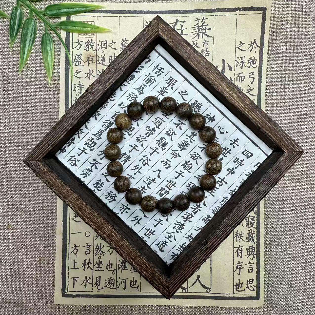 沉香【芸奇】CX051海南绿棋楠乌身圆叶1.0单圈多样性发一