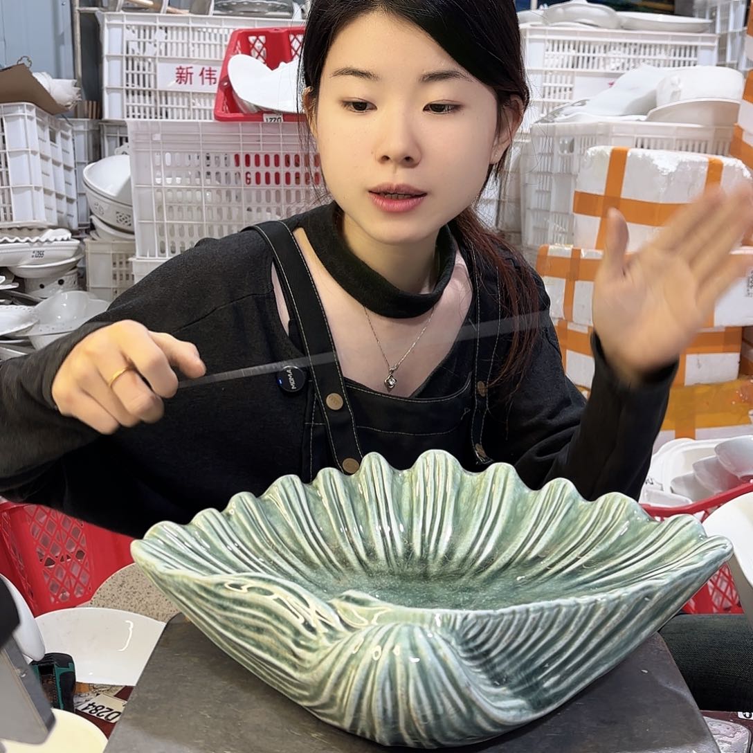 盘微瑕产品………大号贝壳一个