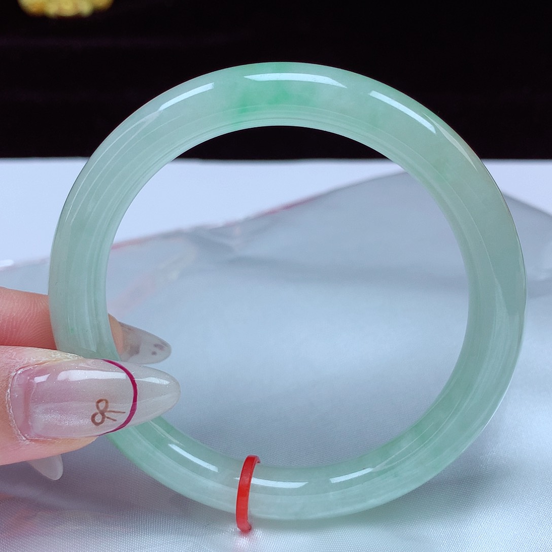 翡翠手镯（圆镯）未镶嵌57圈