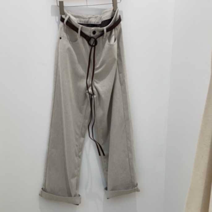 配腰带牛仔裤250600