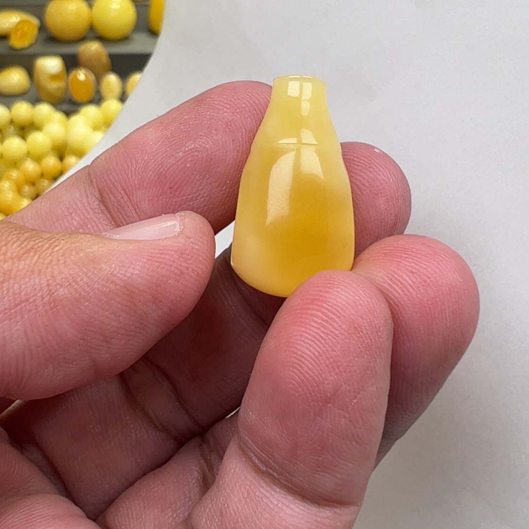 【闪购商品】蜜蜡裸石未镶嵌13加2.57克