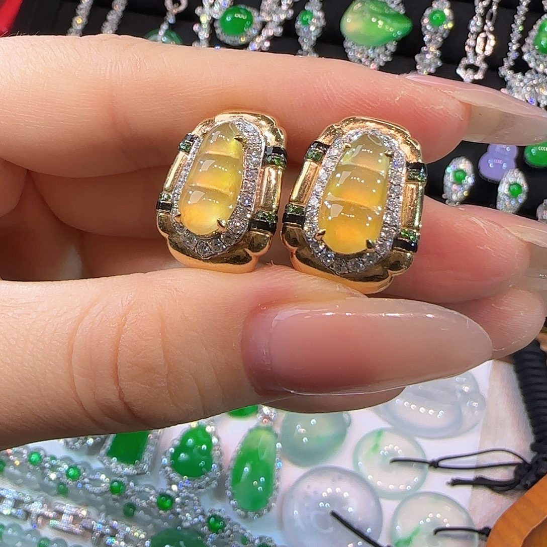 翡翠18K金镶嵌戒指