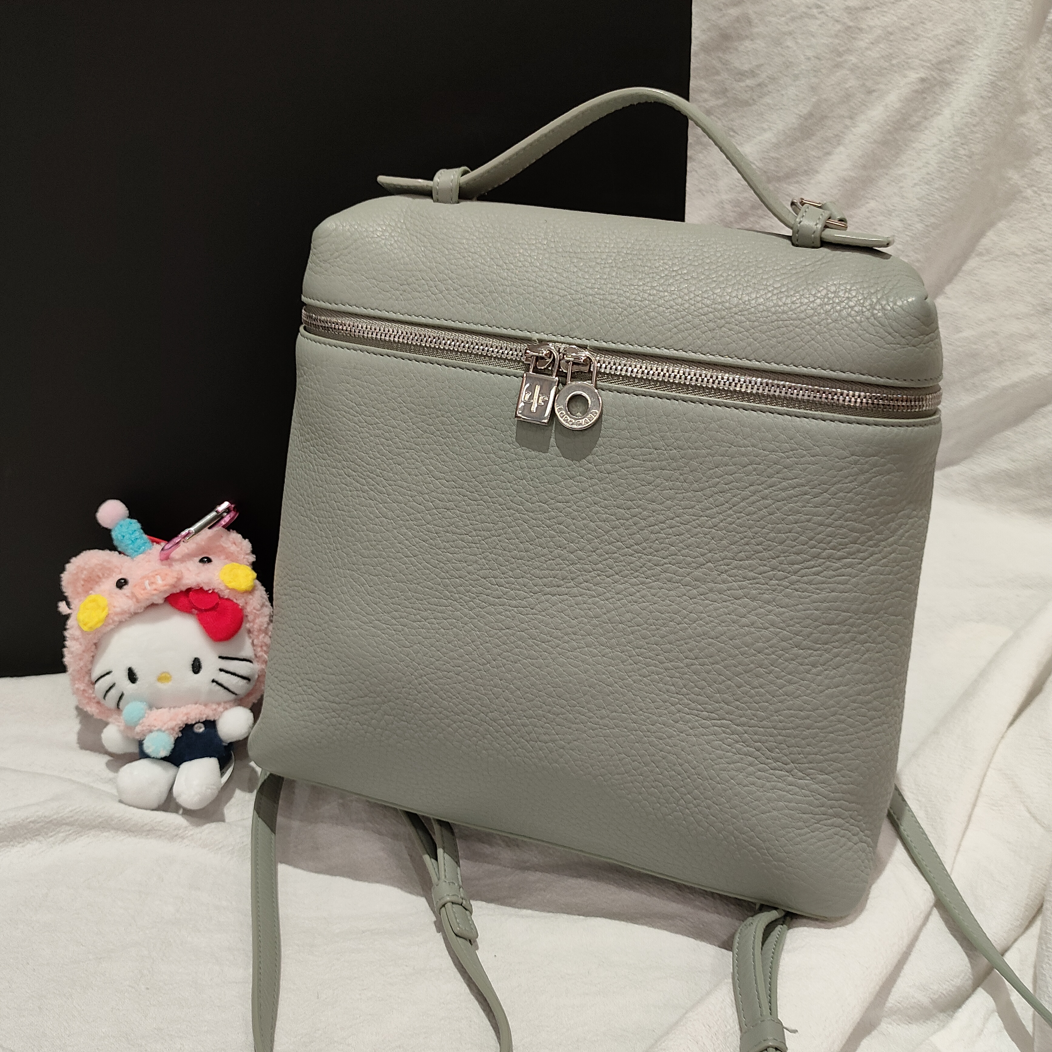 95新  Loro Piana  L23.5双肩包 桉树色 新款U扣