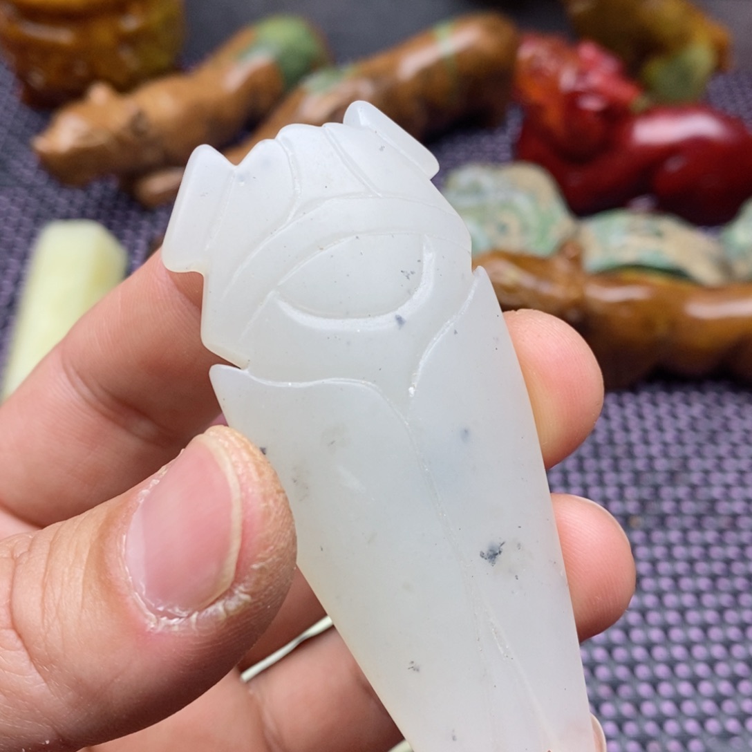 蛇纹石玉颈饰未镶嵌