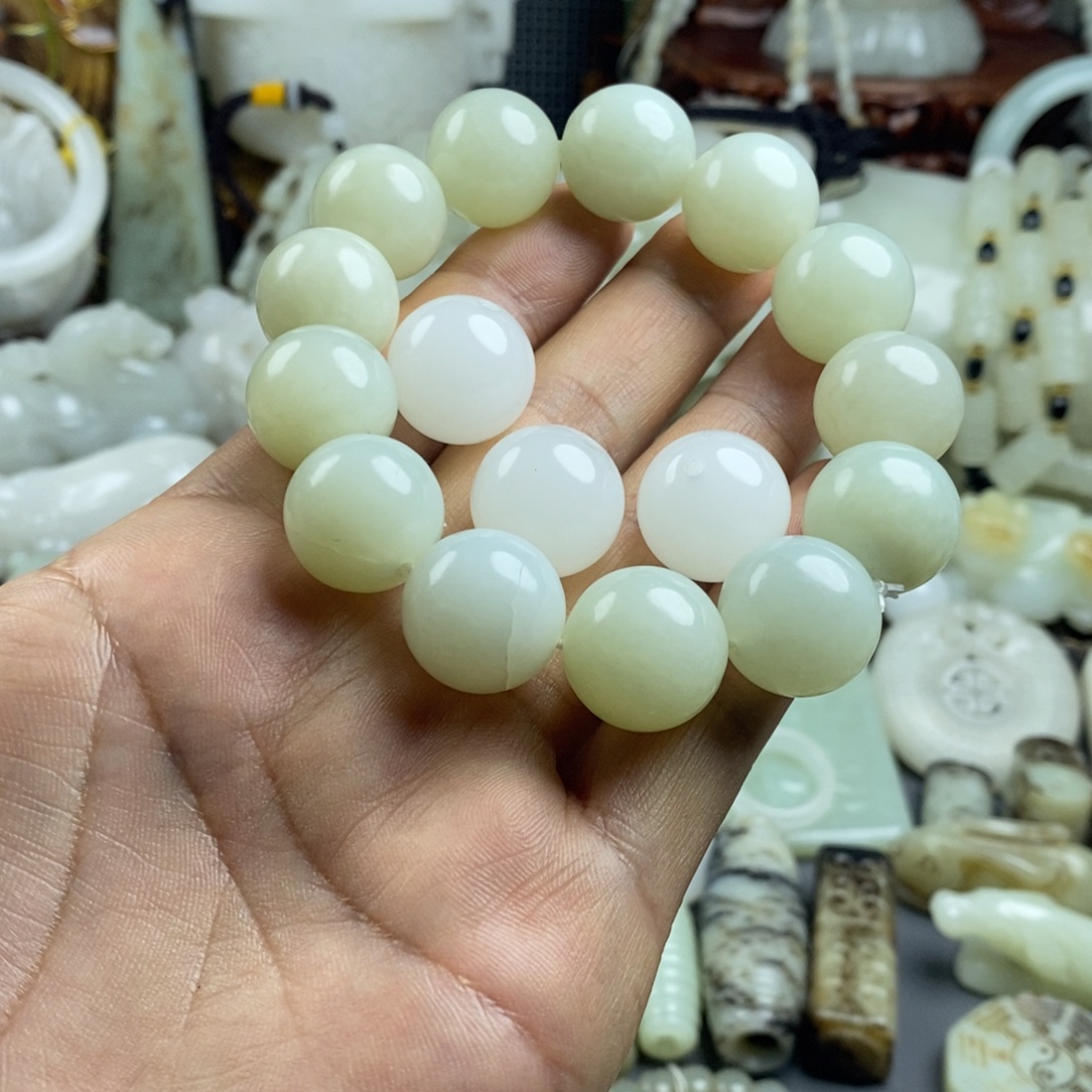 百***年和田玉（糖玉）未镶嵌颈饰