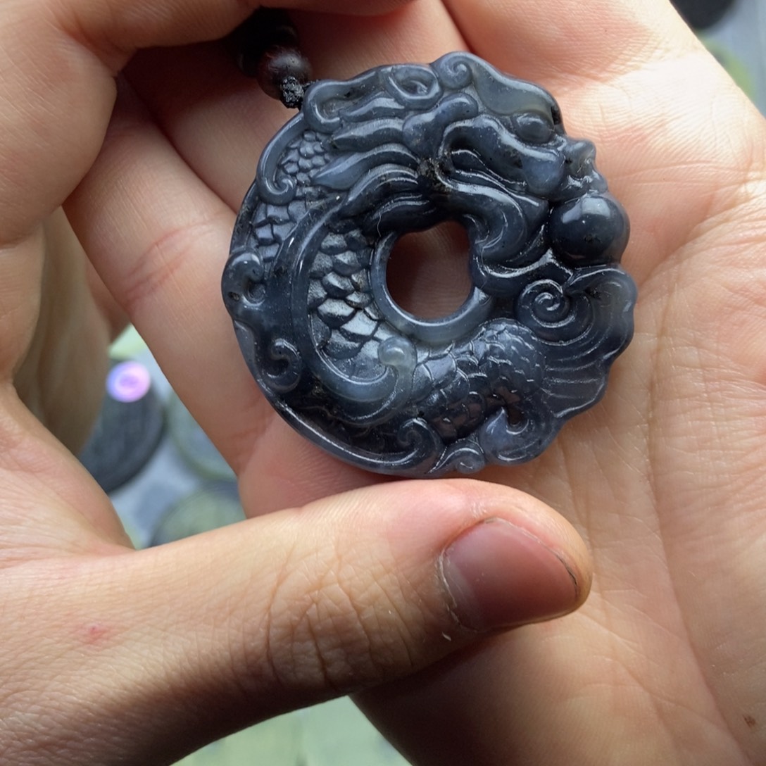 蛇纹石玉颈饰未镶嵌