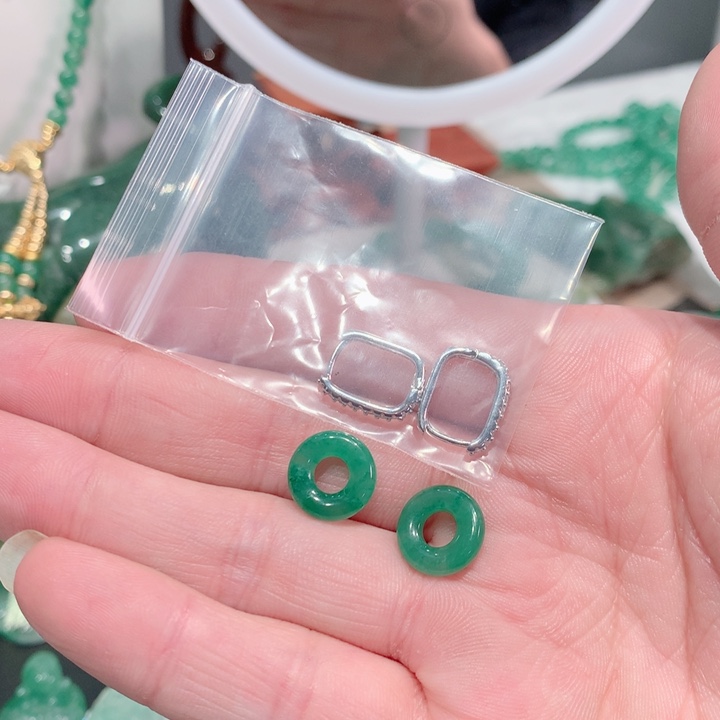 石英质玉（非洲翠）未镶嵌手镯