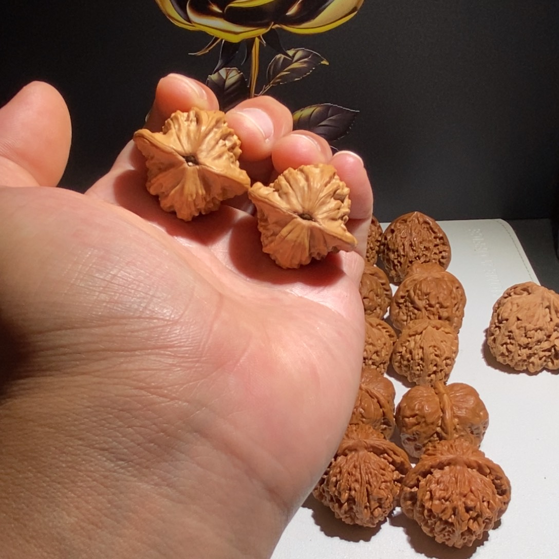 文玩核桃把件叫****、野生