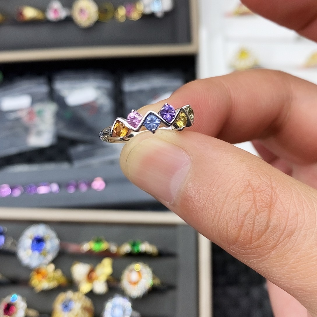 杨***依银S925镶嵌蓝宝石戒指